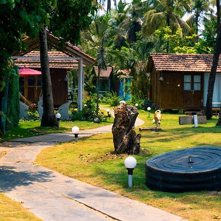 Village Susegat Beach Resort Morjim Exterior photo