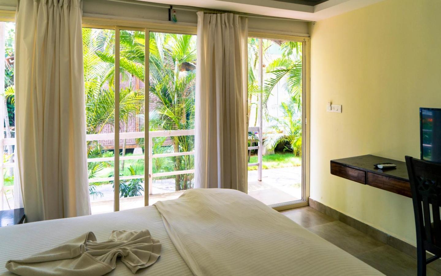 Village Susegat Beach Resort Morjim Exterior photo